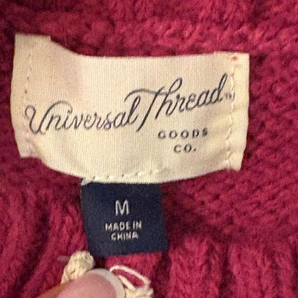 Universal Thread Super Cute Pink Sweater. Size Medium. NWT - Picture 2 of 7